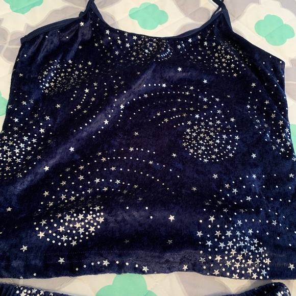 Super cute Medium Velvety Lounge/ PJ set preowned. Very comfortable! - Picture 5 of 10